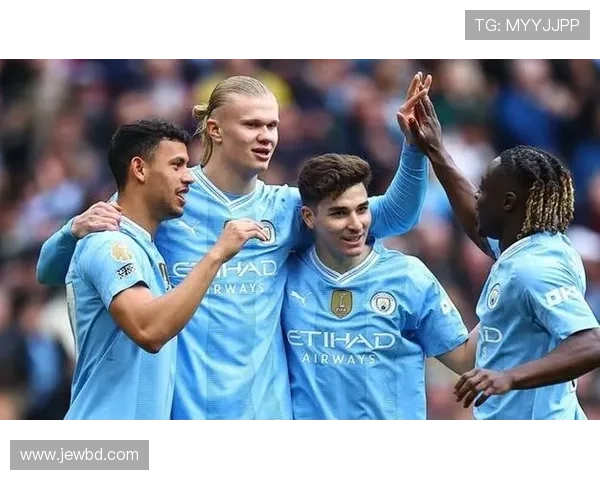 英超积分榜榜首易主激烈竞争继续 传统豪门追赶步伐加快