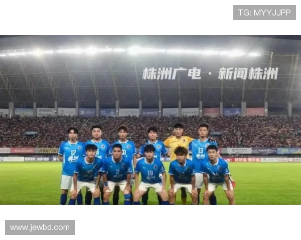 全新赛季揭幕战激战正酣 球迷热议多支球队战术变化及球员表现 全新赛季揭幕战激战正酣 球迷热议多支球队战术变化及球员表现