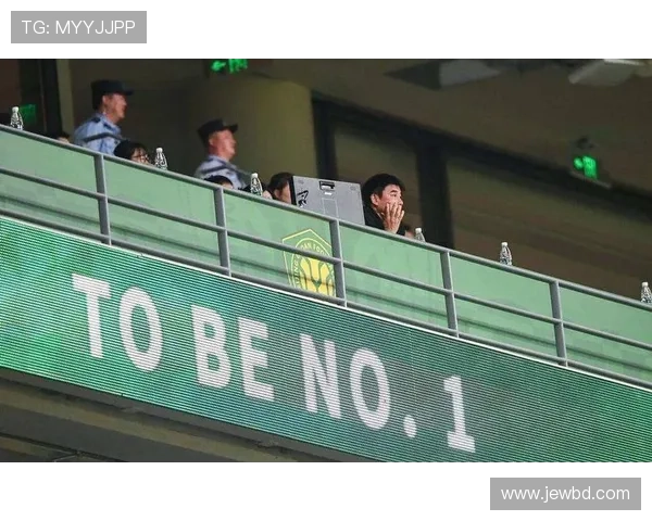 国家队新周期首战告捷年轻球员闪耀赛场引发球迷热议全国范围