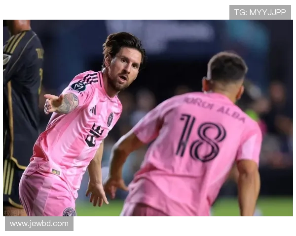 梅西重返巴萨引发全球关注 球迷热议未来是否继续征战欧洲赛场 梅西重返巴萨引发全球关注 球迷热议未来是否继续征战欧洲赛场