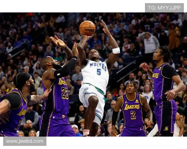 焦点之战湖人力克劲敌引爆新赛季格局巨变热议潮流不断升温态势起 焦点之战湖人力克劲敌引爆新赛季格局巨变热议潮流不断升温态势起