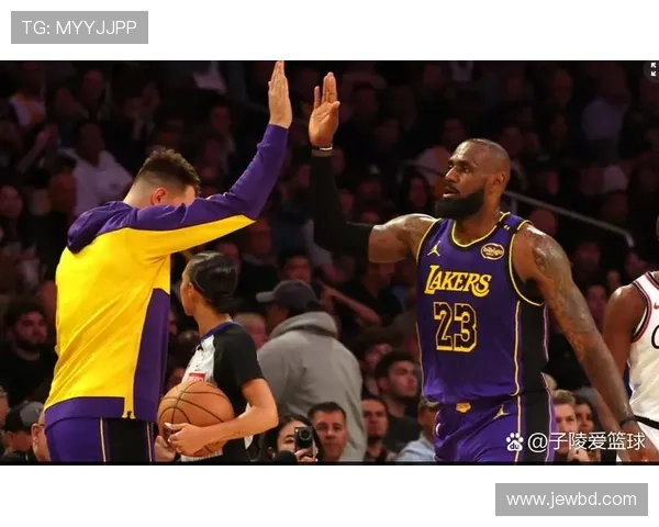 湖人逆转勇士后詹姆斯谈球队攻防两端调整细节与关键球表现深度分析