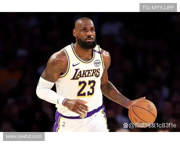 詹姆斯带领湖人豪取四连胜,杜兰特复出赛季首战精彩表现引关注 詹姆斯带领湖人豪取四连胜,杜兰特复出赛季首战精彩表现引关注